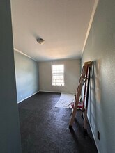 327 Maridel Ave in San Antonio, TX - Foto de edificio - Building Photo