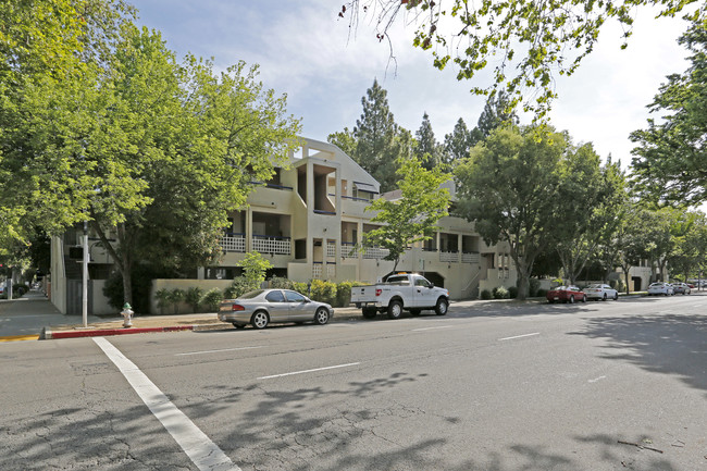 Somerset Parkside in Sacramento, CA - Building Photo - Building Photo