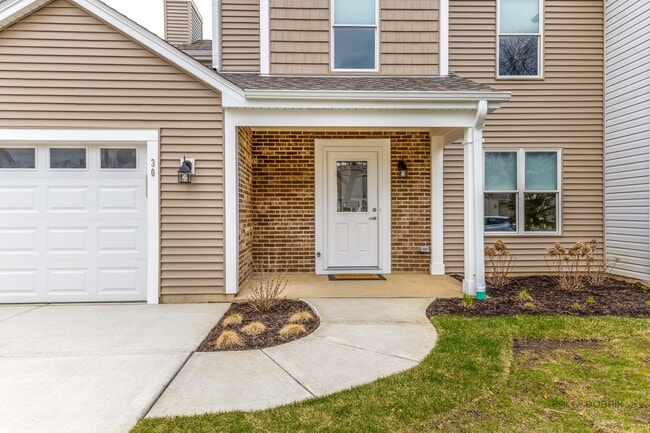 30 Bedford Rd in Mundelein, IL - Building Photo - Building Photo