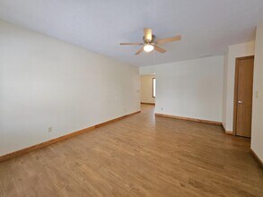 101 Andrew Ct E in London, OH - Building Photo - Building Photo