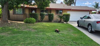 3833 W Cherry Ct in Visalia, CA - Building Photo