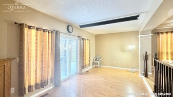 4 Sweeney Cres in Cambridge, ON - Building Photo