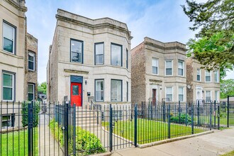 4904 W Fulton St in Chicago, IL - Building Photo - Building Photo