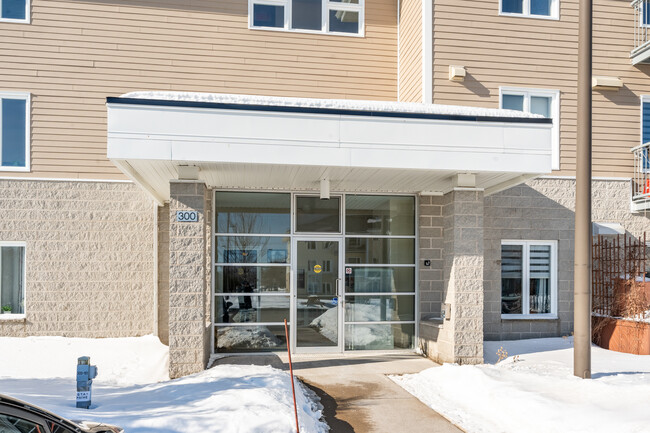 300 Monseigneur-Bourget Rte in Lévis, QC - Building Photo - Building Photo