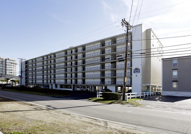 Crescent Sands at Crescent Beach in North Myrtle Beach, SC - Foto de edificio - Building Photo