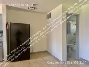 1005 Spooner St in Pasadena, TX - Building Photo - Building Photo