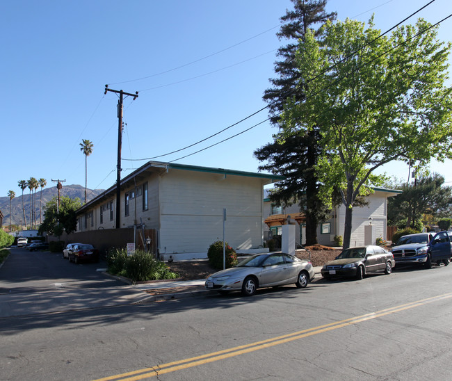 De La Vina Apartments in Santa Barbara, CA - Building Photo - Building Photo