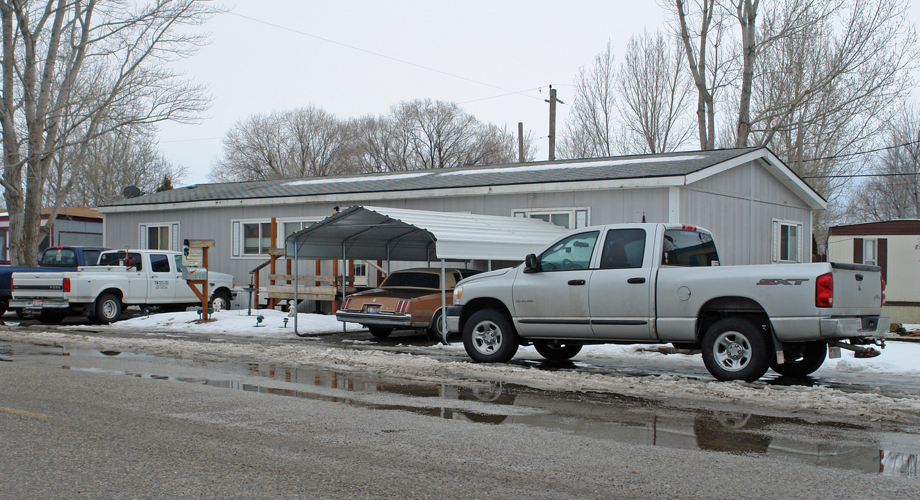 207 E 10th N in Mountain Home, ID - Building Photo