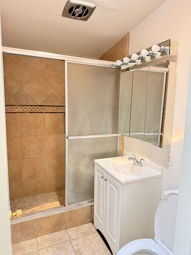 77 N Michigan Ave, Unit 3 in Pasadena, CA - Building Photo - Building Photo