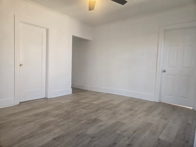 331 W 49th St, Unit 3311/2