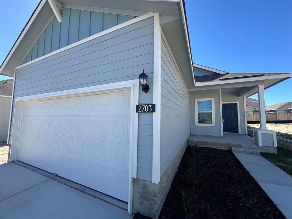 2703 Towy Rd in Pflugerville, TX - Building Photo