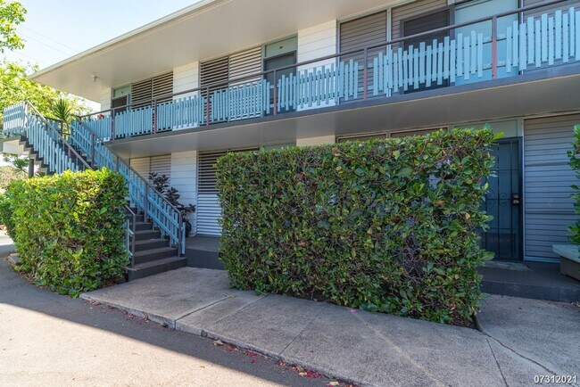 3810 Leahi Ave in Honolulu, HI - Building Photo - Building Photo