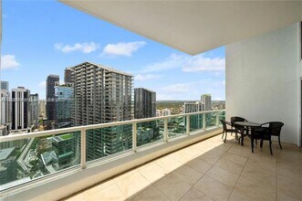 41 SE 5th St, Unit 2310 in Miami, FL - Building Photo - Building Photo