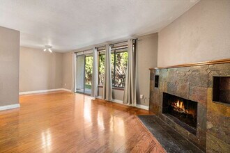 12522 NE 117th Pl-Unit -#D7 in Kirkland, WA - Building Photo - Building Photo