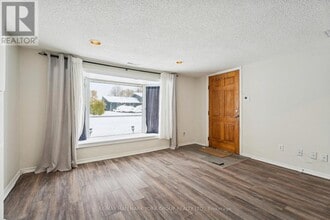 351 Winnifred Dr in Georgina, ON - Building Photo - Building Photo