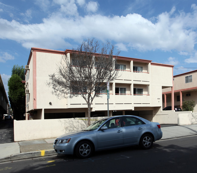 Dearborn Terrace Apartments in Northridge, CA - Building Photo - Building Photo