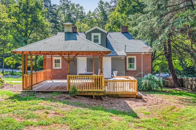 4333 Robinhood Rd in Winston-Salem, NC - Building Photo - Building Photo