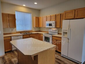 1085 Golden Pheasant Dr in Redmond, OR - Building Photo - Building Photo
