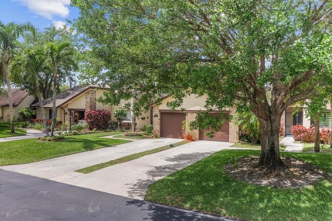 160 Ramblewood Cir in Royal Palm Beach, FL - Building Photo - Building Photo