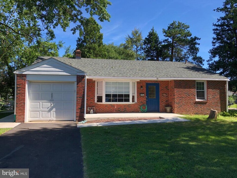2991 Goentner Rd in Willow Grove, PA - Foto de edificio