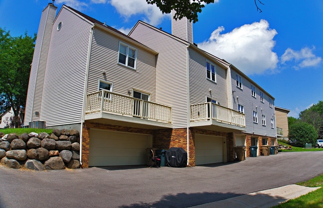 2933 Cimarron Trl in Madison, WI - Foto de edificio - Building Photo