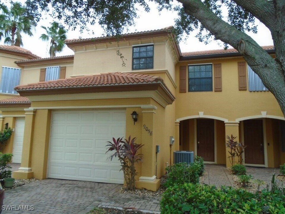 9058 Water Tupelo Rd in Ft. Myers, FL - Building Photo