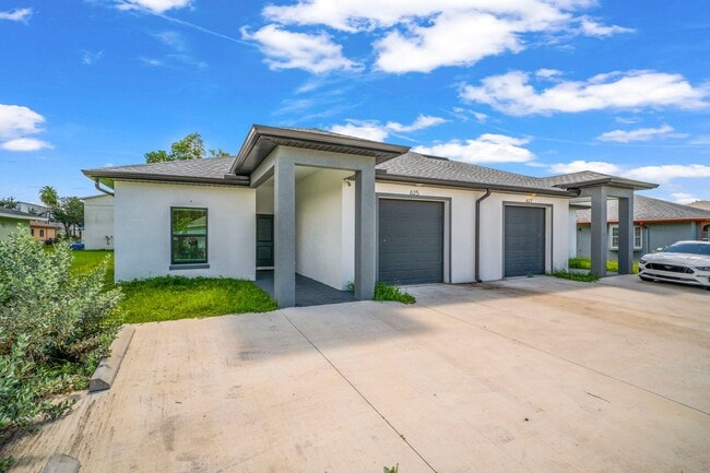 property at 627-627 SE 13th Pl