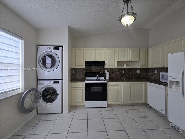 14659 SW 126th Pl in Miami, FL - Building Photo - Building Photo