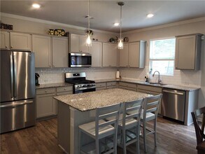 5943 Screech Owl Dr in Flowery Branch, GA - Foto de edificio - Building Photo