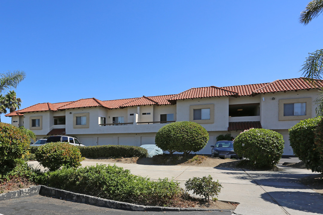 Casa Vista Apartments in Bonsall, CA - Building Photo