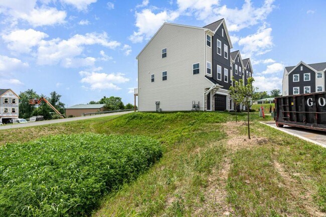 2 Morgan Cir in Carlisle, PA - Building Photo - Building Photo
