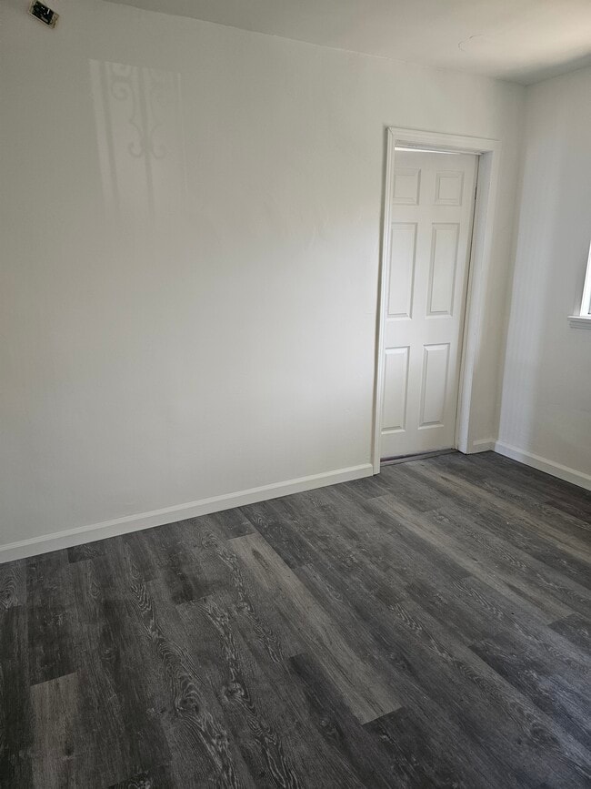 property at 915 E 111th Dr