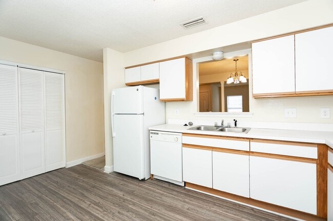 168 W Virginia Ave in Virginia Beach, VA - Building Photo - Building Photo