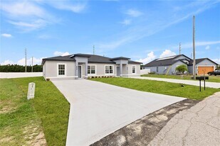 833 Colville Dr in Poinciana, FL - Building Photo