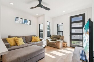 2916 E 13th St in Austin, TX - Building Photo - Building Photo