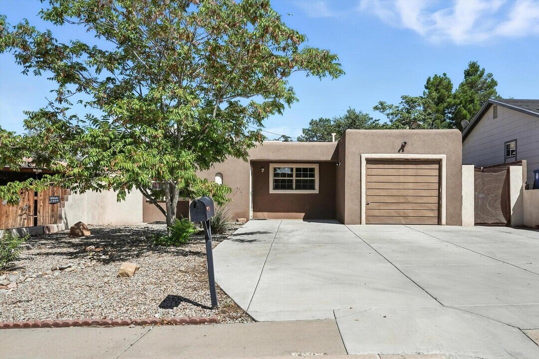 1632 Columbia Dr SE in Albuquerque, NM - Building Photo