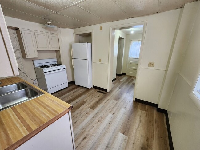 property at 519 E 6th St