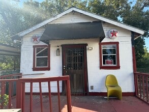 951 Elkhart St in Houston, TX - Building Photo - Building Photo