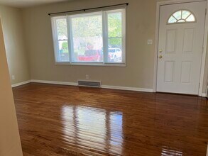 695 Afton Ave in Youngstown, OH - Foto de edificio - Building Photo