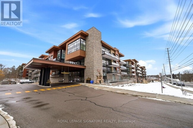 property at 1575 Lakeshore Rd W