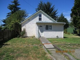 927 W Schley St in Aberdeen, WA - Building Photo