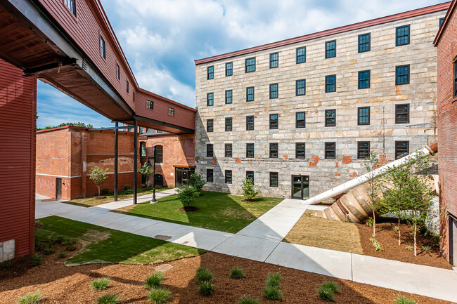 Lofts at Cargill Falls Mill in Putnam, CT - Foto de edificio - Building Photo