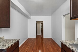 3753 W Sunnyside Ave, Unit #  01 in Chicago, IL - Building Photo - Building Photo