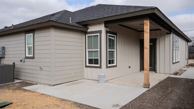 380 N Dallas St in Palmer, TX - Building Photo - Building Photo