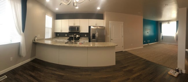 3657 W Sunrise Sky Ln in South Jordan, UT - Building Photo - Building Photo