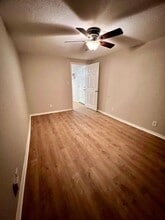 123 Harwood Dr in San Antonio, TX - Foto de edificio - Building Photo