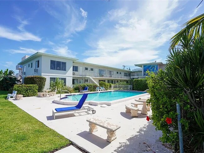 2250 Bay Dr in Miami Beach, FL - Building Photo - Building Photo