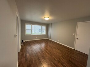5482 W Higgins Ave in Chicago, IL - Building Photo - Building Photo