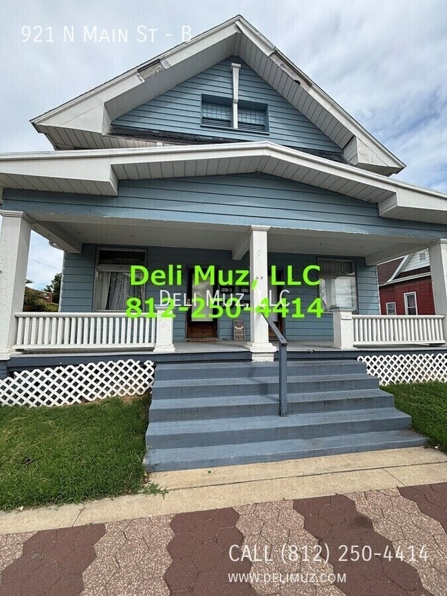 property at 921 N Main St
