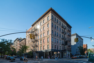 235-237 E 4th St in New York, NY - Foto de edificio - Primary Photo